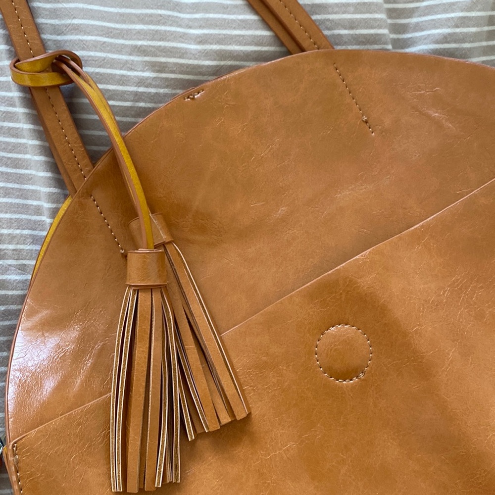 Anthropolgie - Round leather bag
